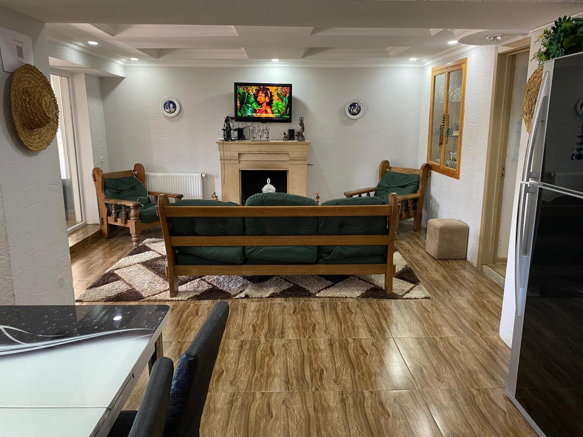Relax Station Hotel Kutaisi Ngoại thất bức ảnh