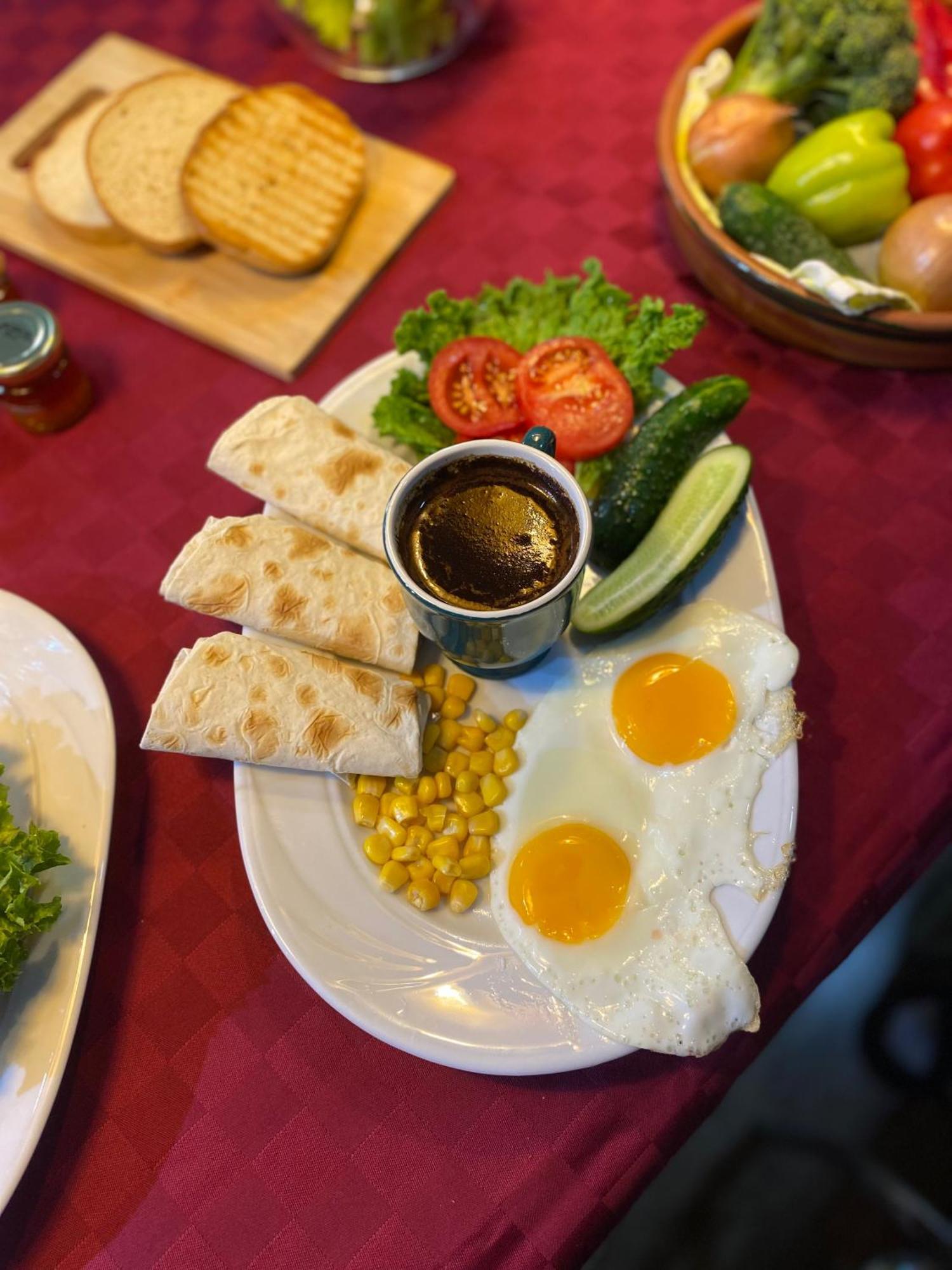 Relax Station Hotel Kutaisi Ngoại thất bức ảnh