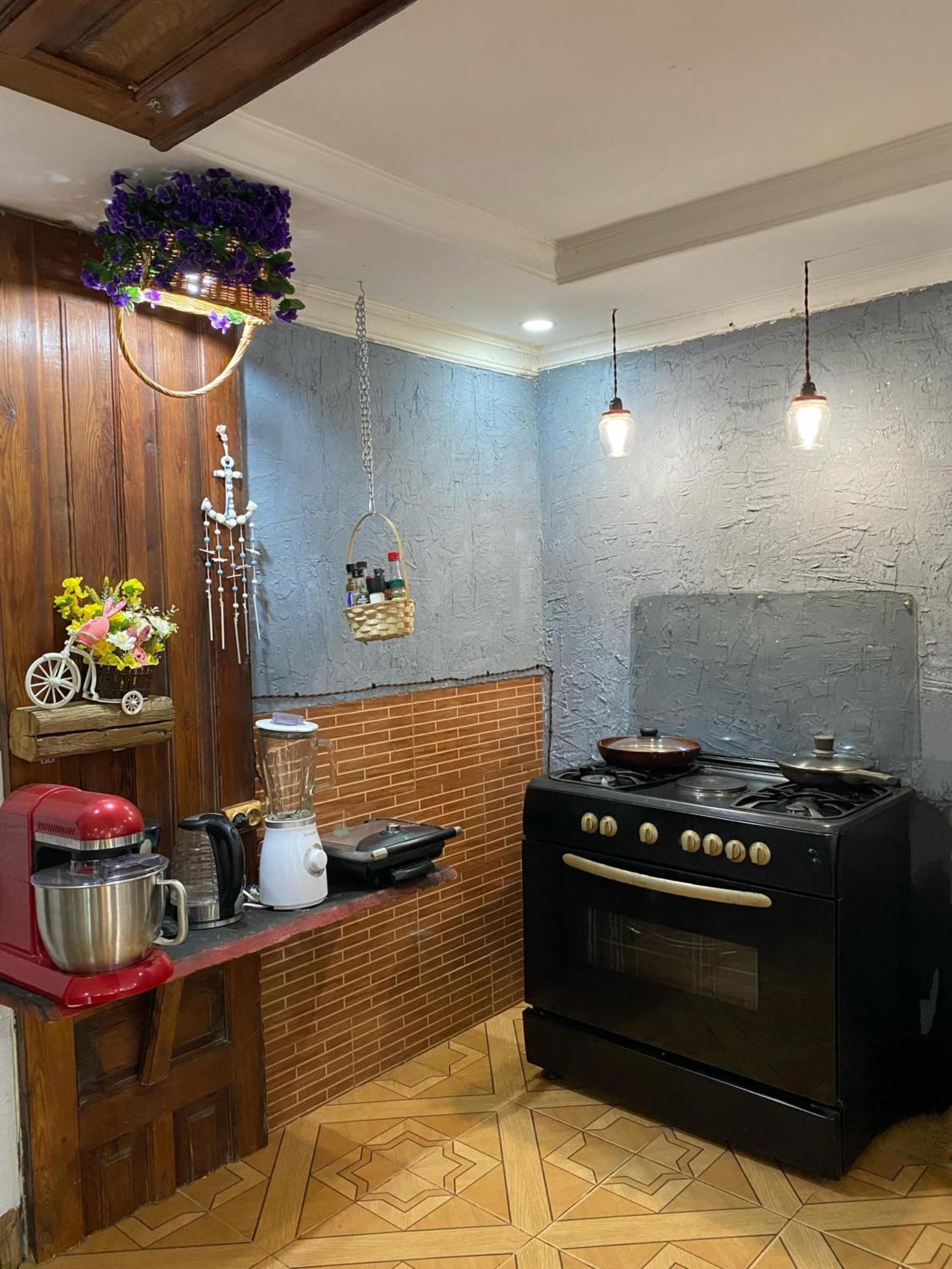 Relax Station Hotel Kutaisi Ngoại thất bức ảnh
