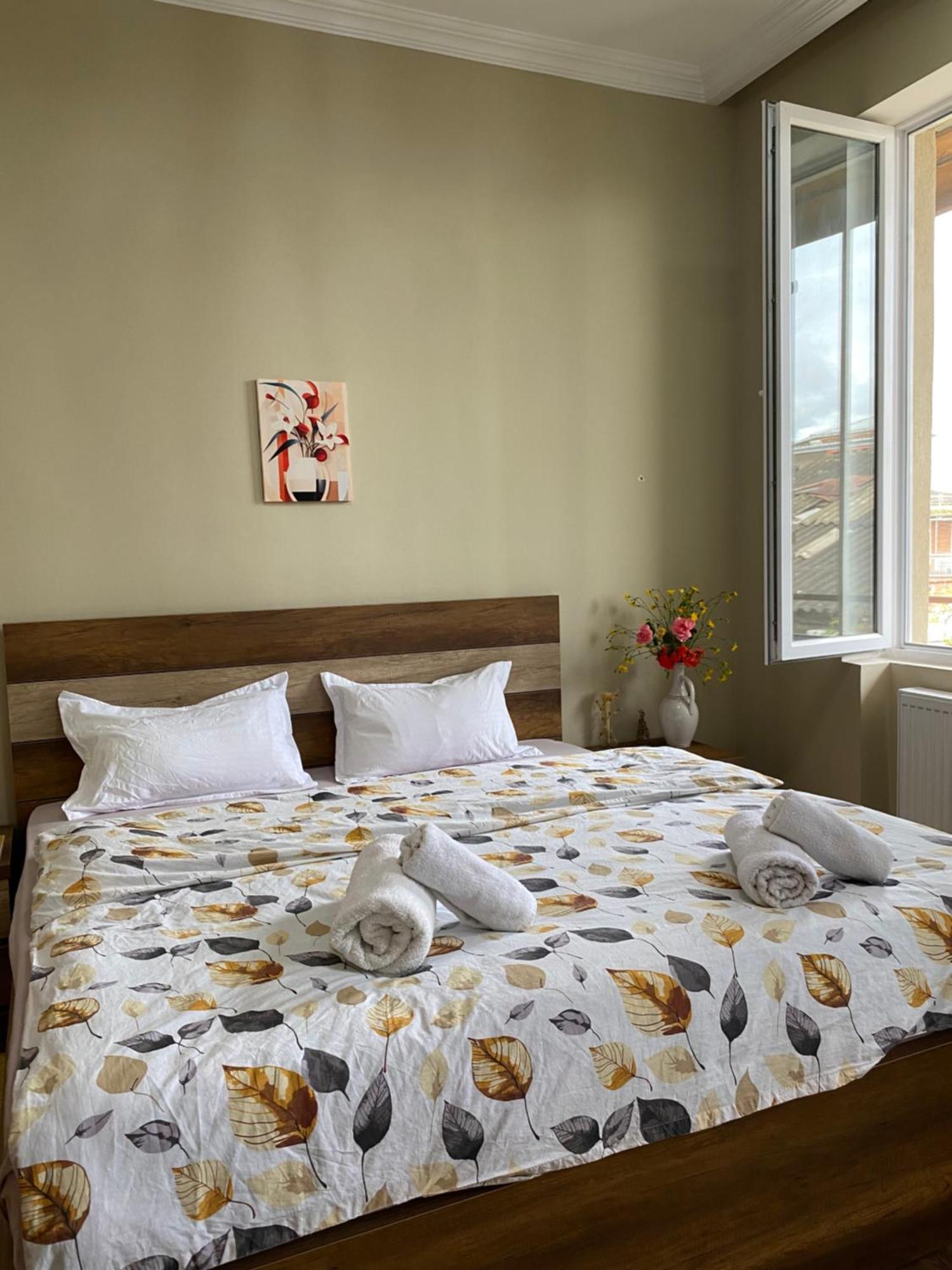 Relax Station Hotel Kutaisi Ngoại thất bức ảnh
