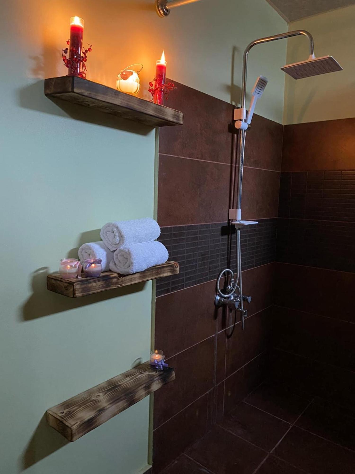 Relax Station Hotel Kutaisi Ngoại thất bức ảnh
