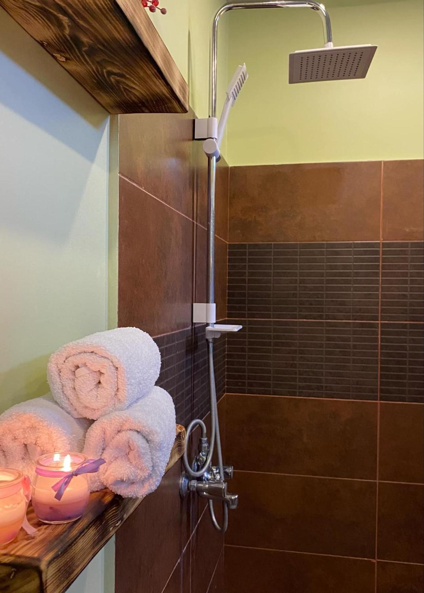 Relax Station Hotel Kutaisi Ngoại thất bức ảnh