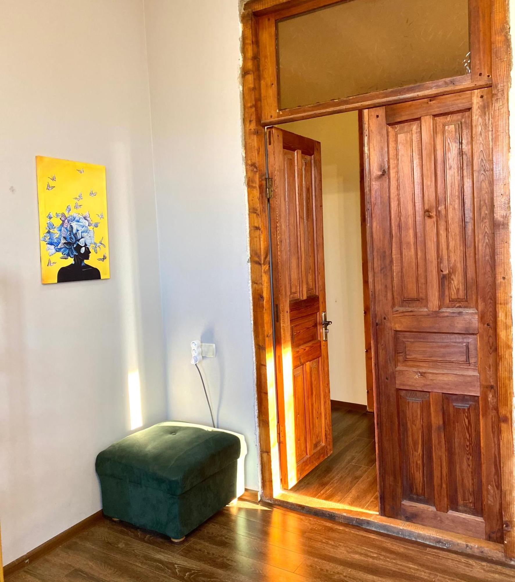 Relax Station Hotel Kutaisi Ngoại thất bức ảnh