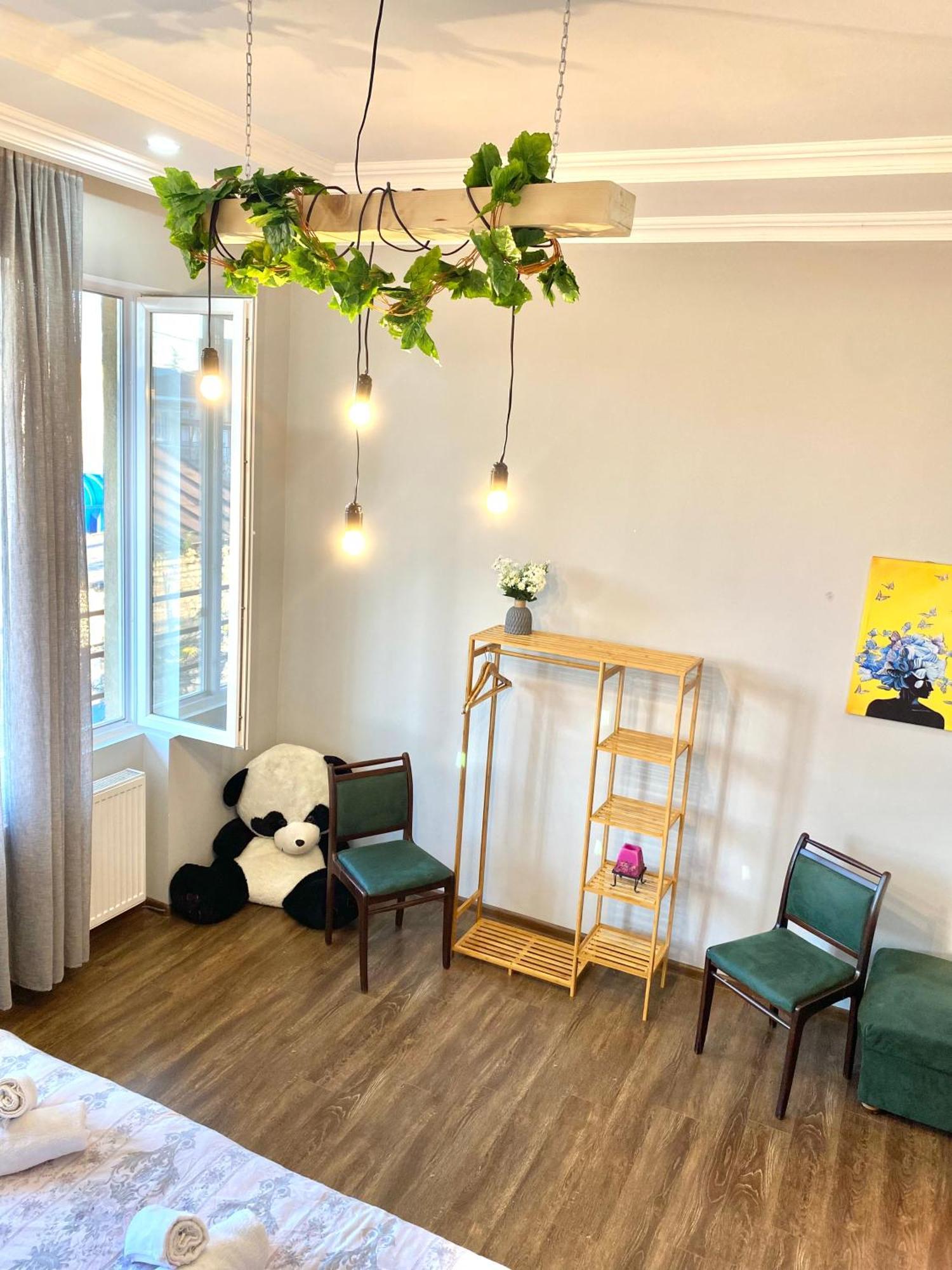 Relax Station Hotel Kutaisi Ngoại thất bức ảnh